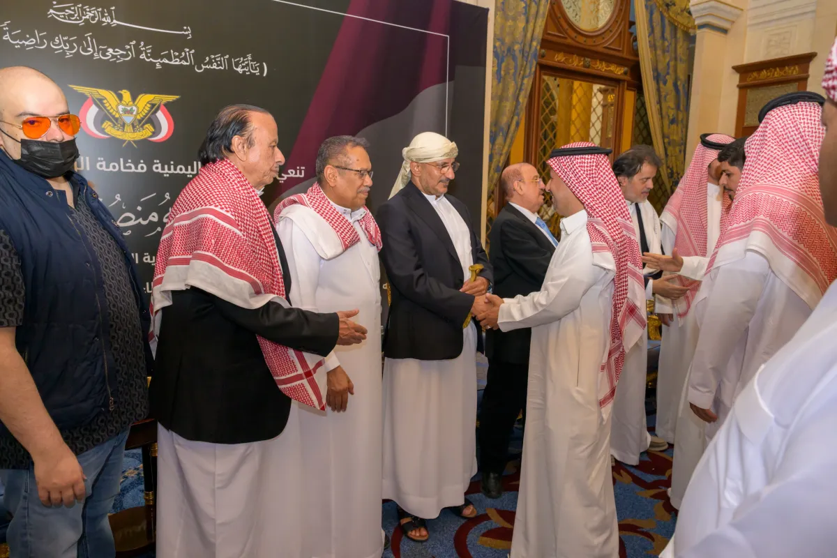 فيديو| الفريق طارق صالح يشارك في استقبال العزاء بوفاة الرئيس السابق المشير الركن عبدربه منصور هادي
